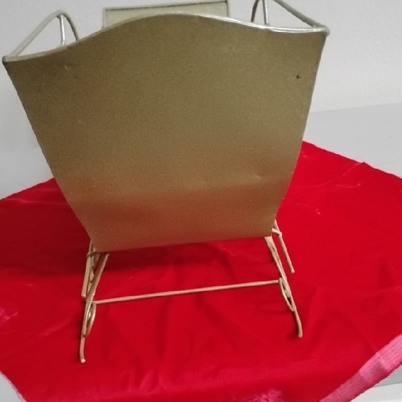 D- NWOT Gold Decorative Sleigh - Picture 7 of 10